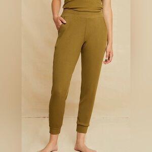Amour Vert Skylar Paris Rib Joggers In the color Matcha Green Size Medium